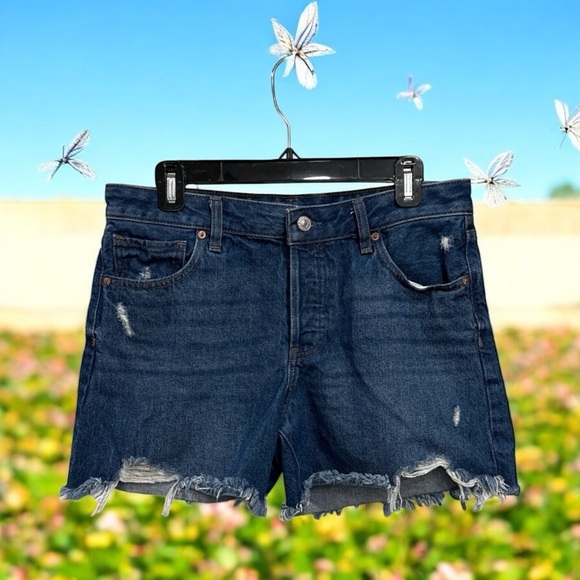 Express Boyfriend Midi Mid Rise Button Fly Denim Shorts Size 8 - Picture 3 of 11